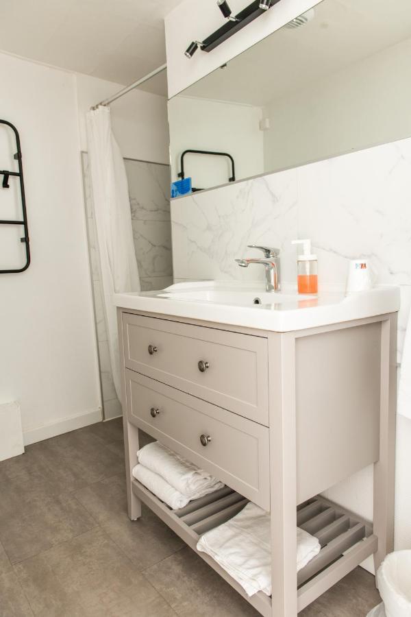 Twin Room,1397869088:JPEG